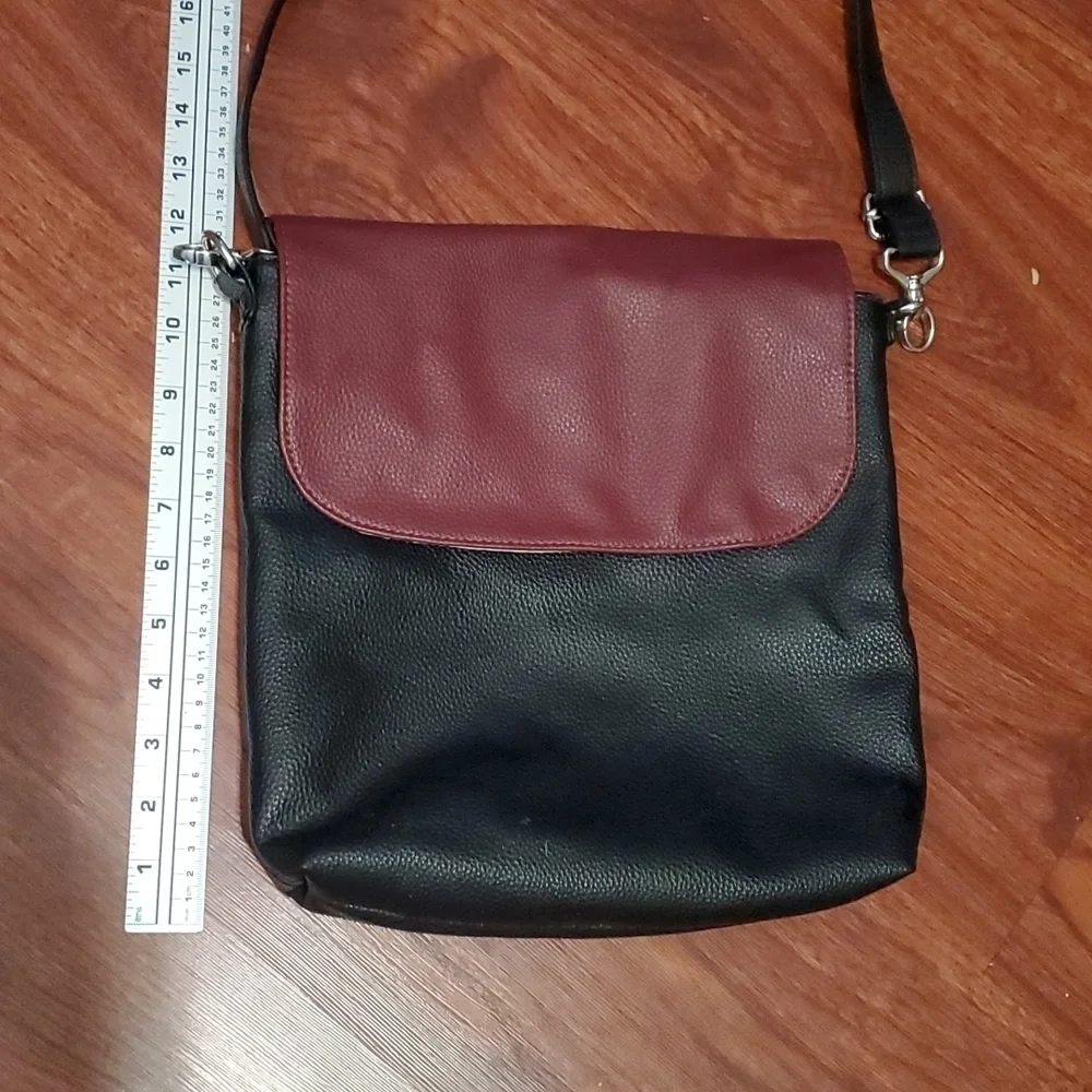 Thirty-one cross body purse bag -flaws Black Maroon